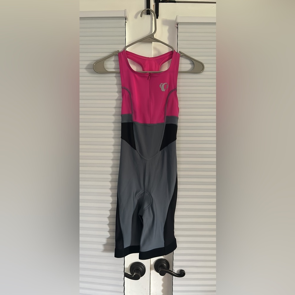 Small Pearl Izumi Triathlon suit in like new condition.